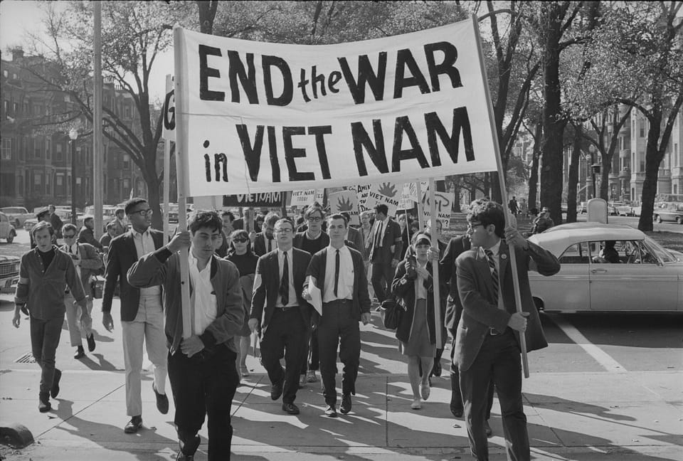 New Journalism: Shifts in Perspective on The Vietnam War across different Social Classes